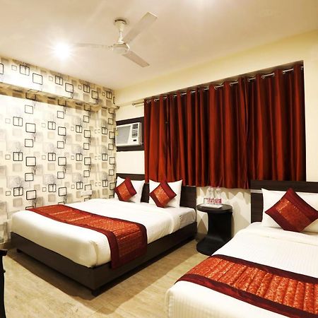 Hotel Sky Wood At Airport Neu-Delhi Exterior foto