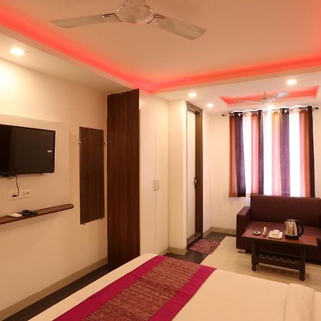 Hotel Sky Wood At Airport Neu-Delhi Exterior foto