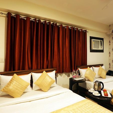 Hotel Sky Wood At Airport Neu-Delhi Exterior foto