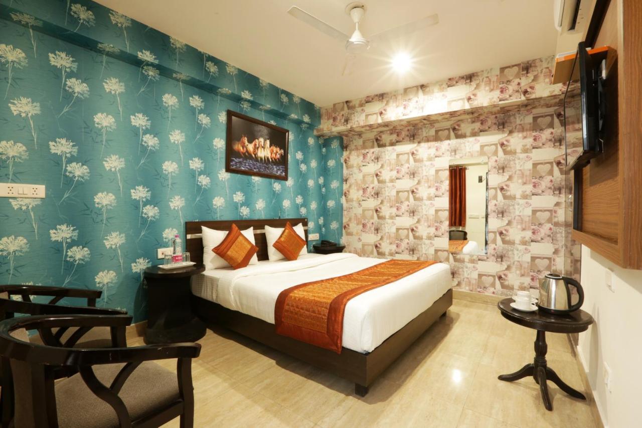 Hotel Sky Wood At Airport Neu-Delhi Exterior foto