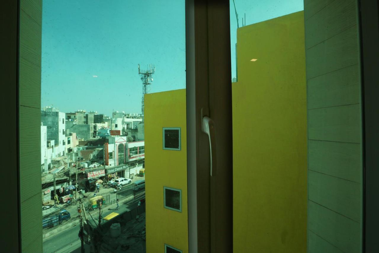 Hotel Sky Wood At Airport Neu-Delhi Exterior foto