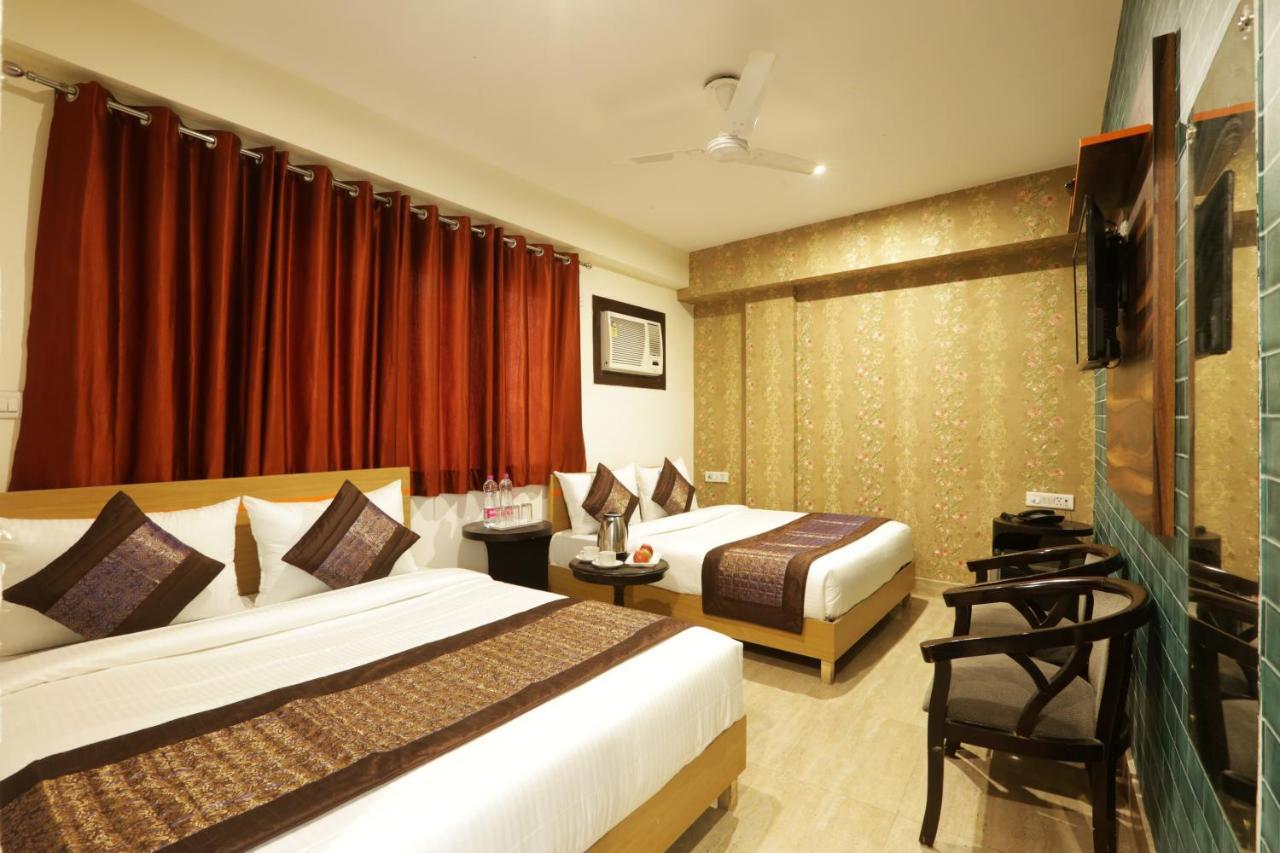 Hotel Sky Wood At Airport Neu-Delhi Exterior foto