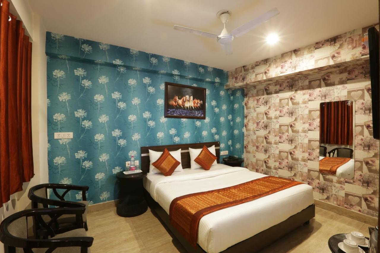 Hotel Sky Wood At Airport Neu-Delhi Exterior foto