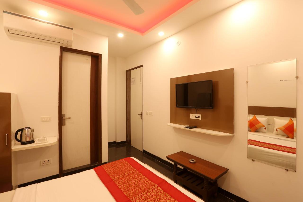 Hotel Sky Wood At Airport Neu-Delhi Exterior foto