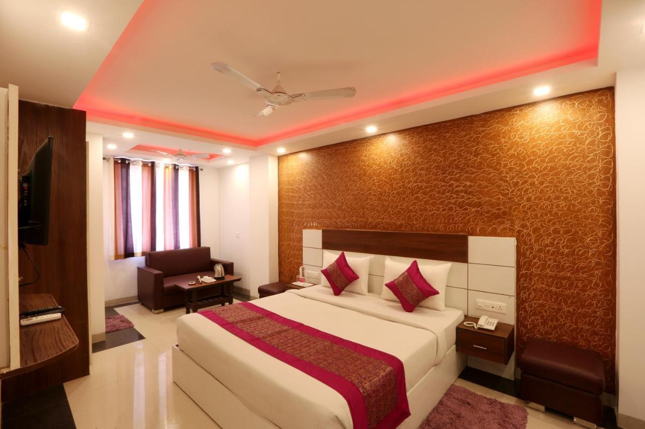 Hotel Sky Wood At Airport Neu-Delhi Exterior foto