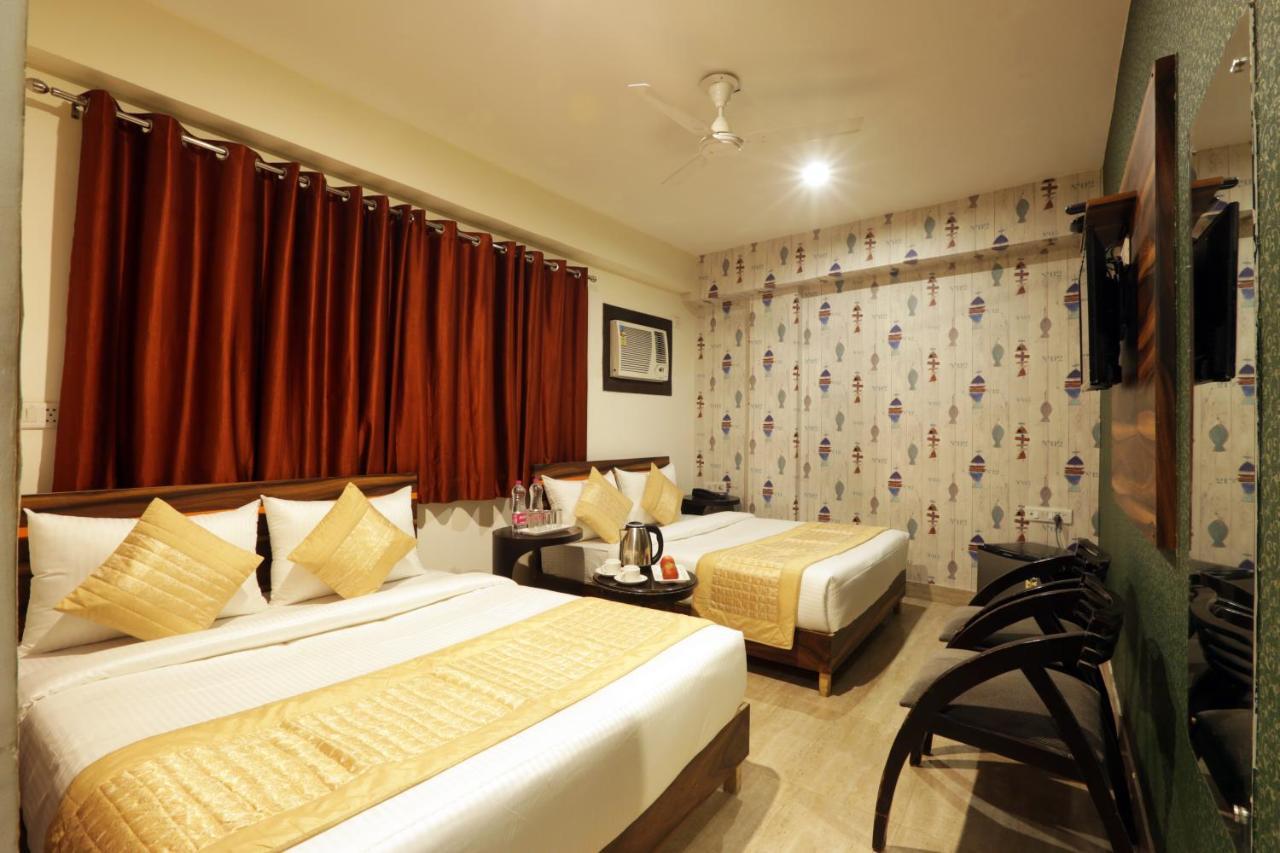 Hotel Sky Wood At Airport Neu-Delhi Exterior foto